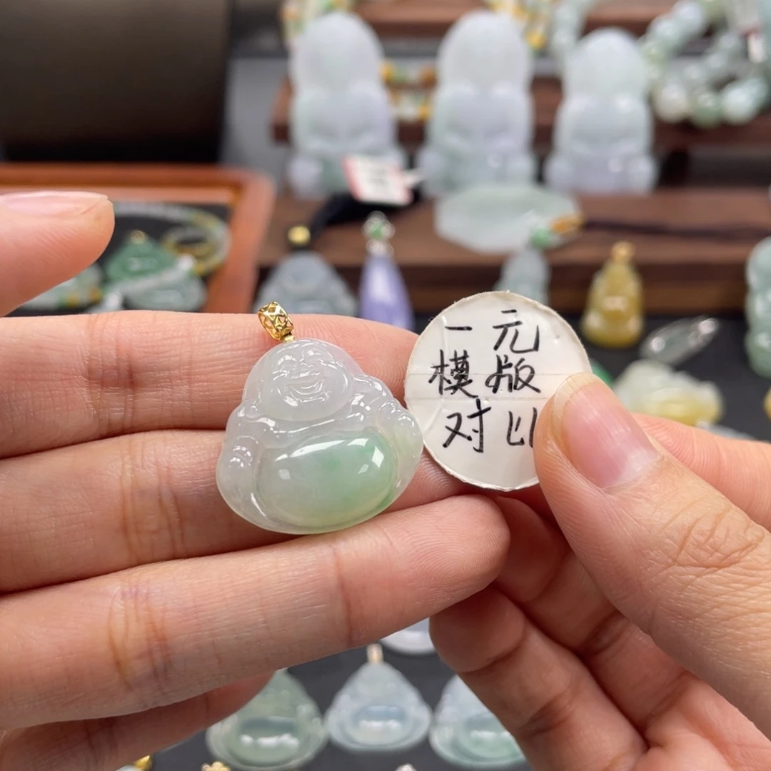 翡翠未镶嵌颈饰佛公