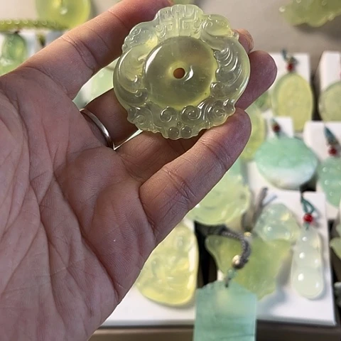 未镶嵌蛇纹石玉颈饰