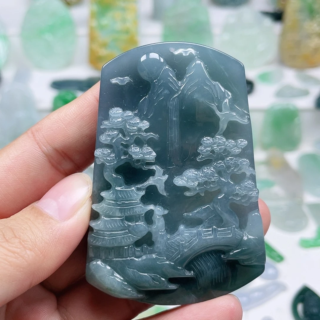 翡翠颈饰未镶嵌山水