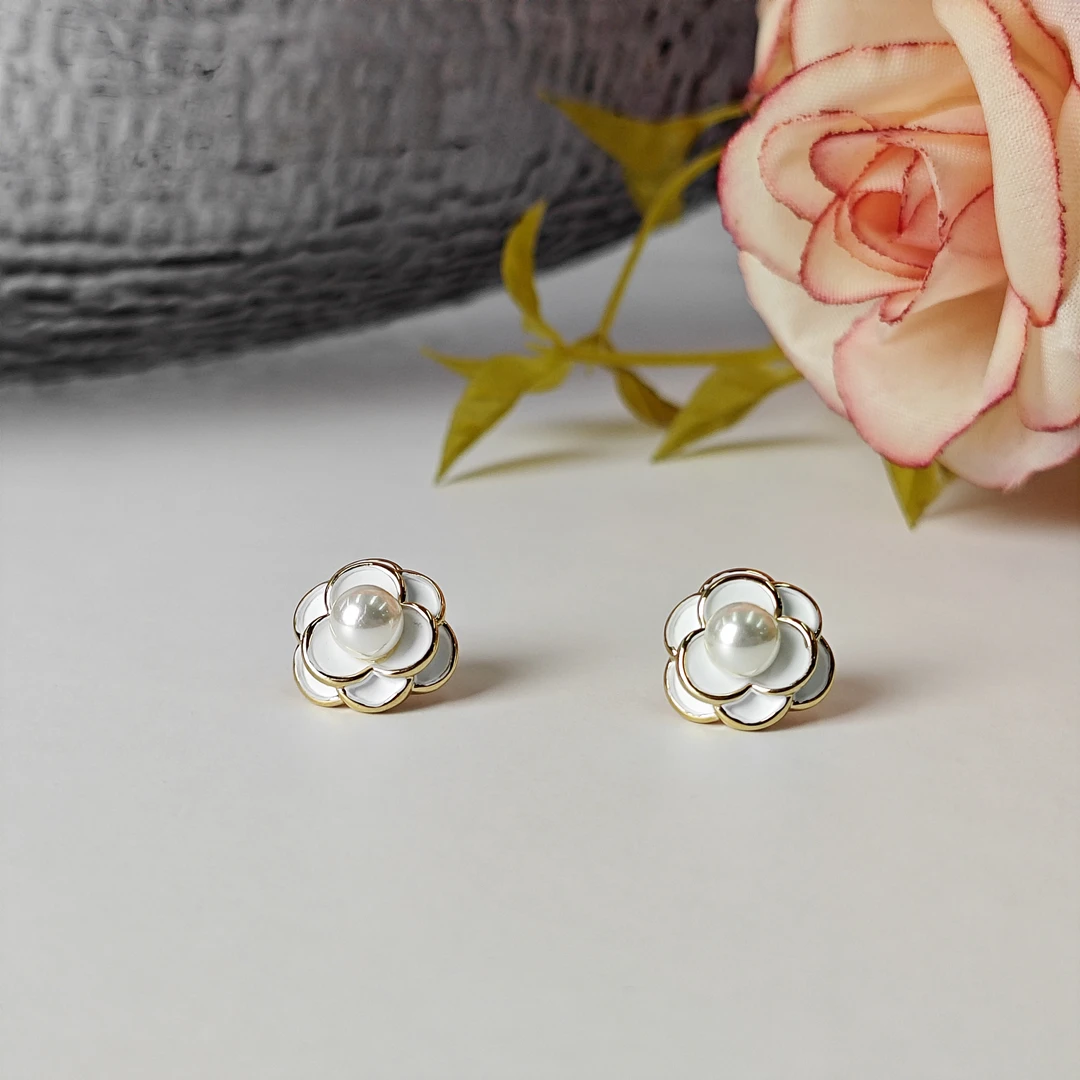 合金仿珍珠耳饰 山茶花珍珠耳钉925银针小香风轻奢小众爆款耳钉