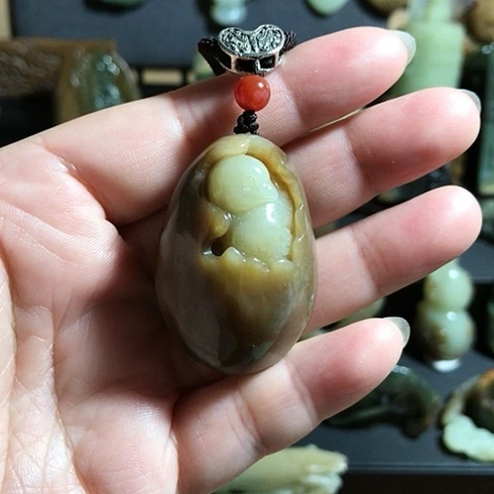 岫岩老玉(透闪石质玉)未镶嵌颈饰