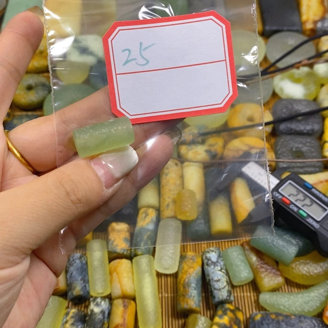 蛇纹石玉未镶嵌颈饰Y*y