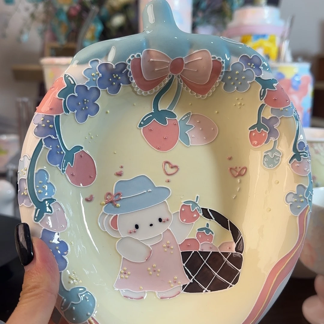 草莓盘立体釉手绘