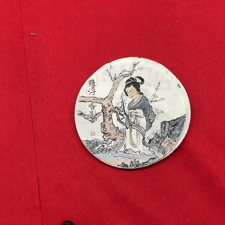 国画花鸟等图案和造型都非常精美