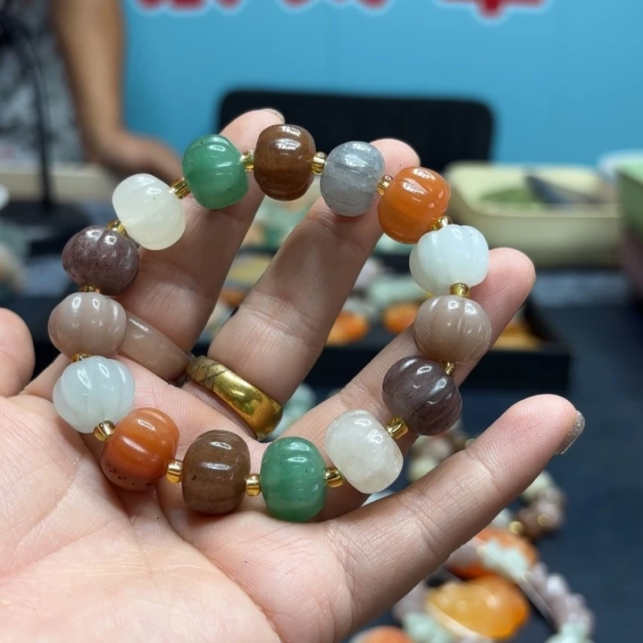 石英岩玉合金颈饰