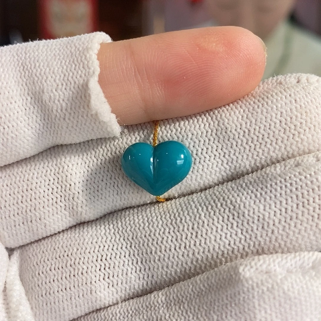 彩***虹绿松石未镶嵌珠宝奇石