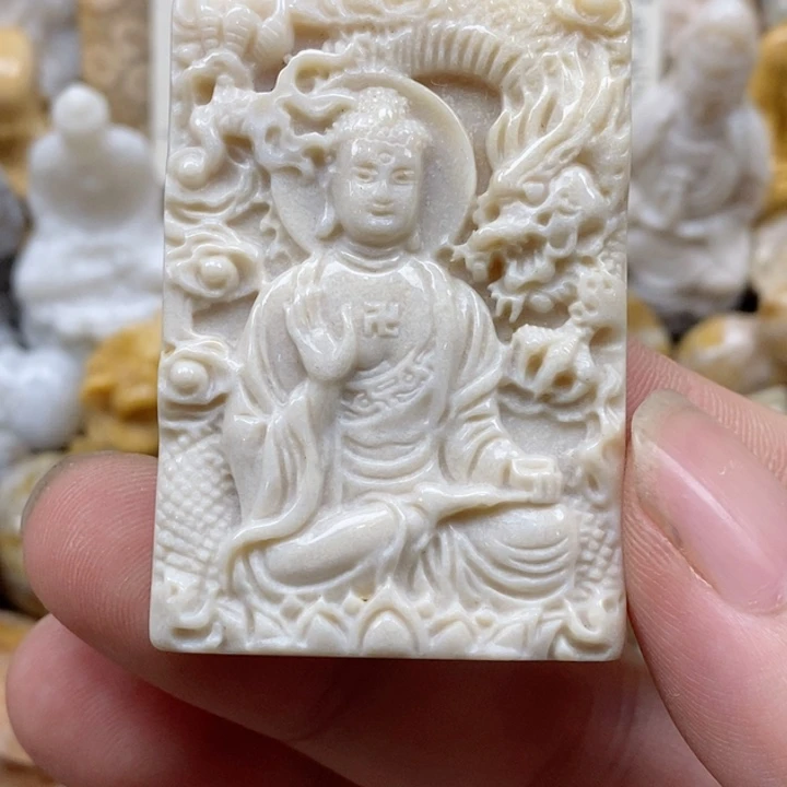 颈饰未镶嵌硅化珊瑚（珊瑚玉）