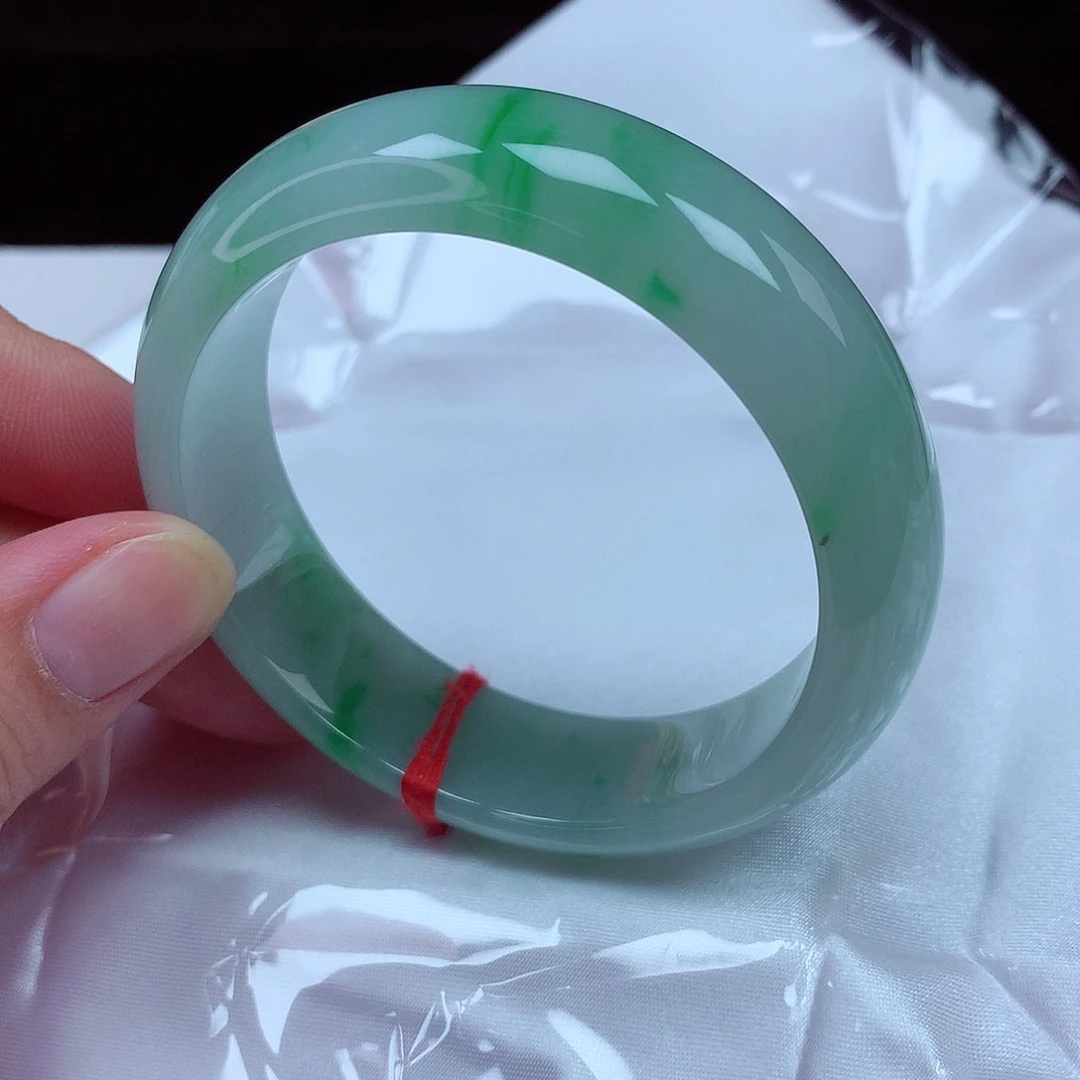 翡翠手镯未镶嵌55圈