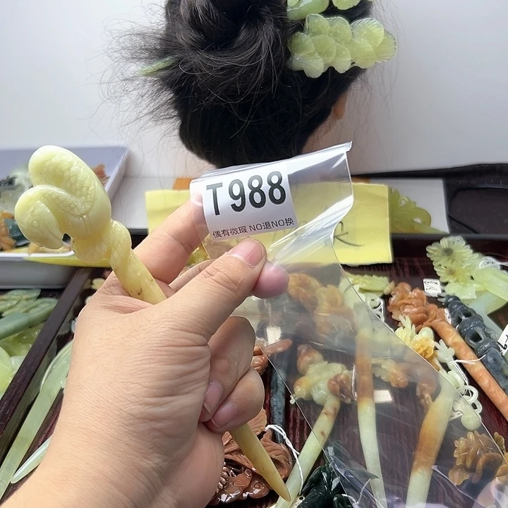 蛇纹石玉发饰合金相****随