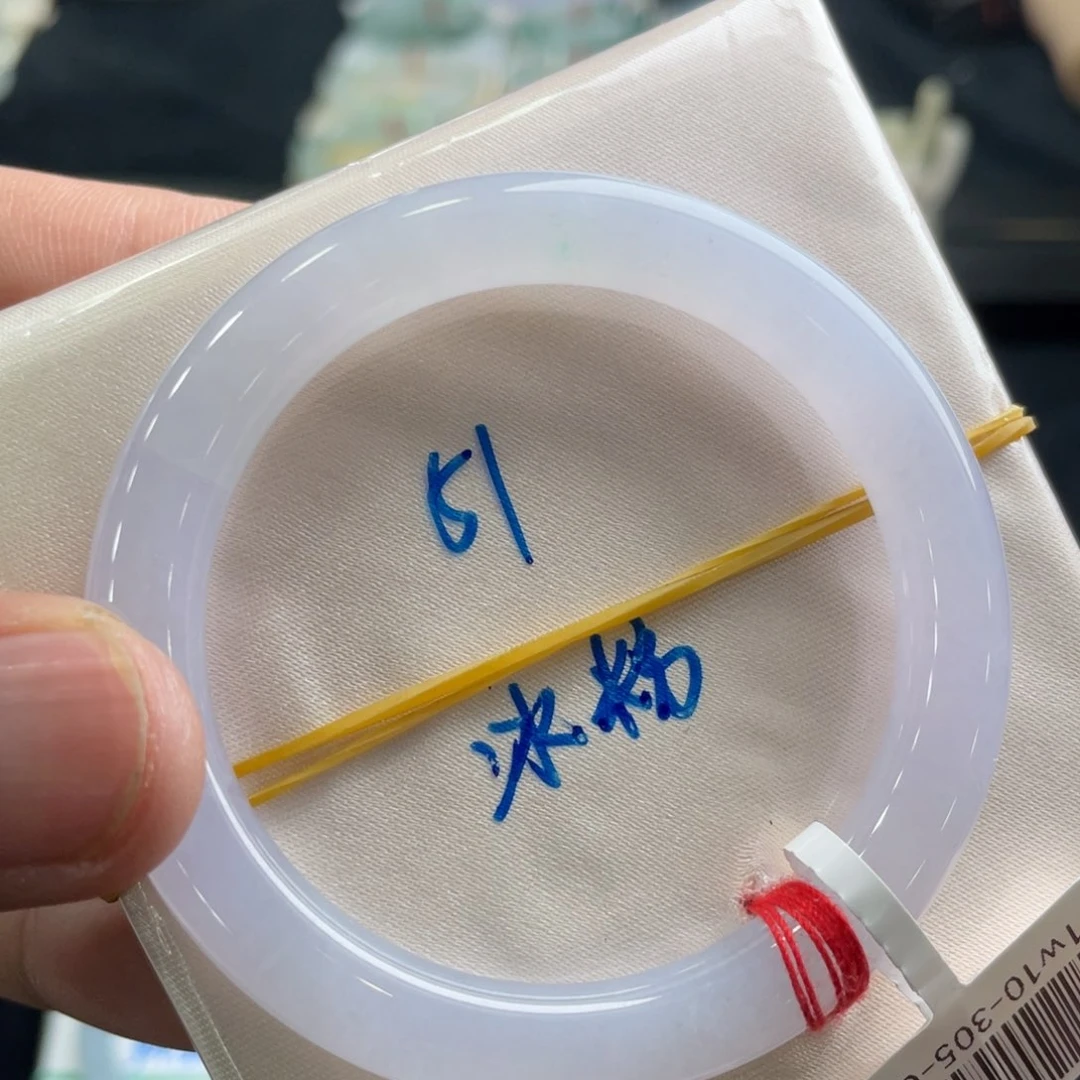 翡翠手镯未镶嵌翡翠手镯