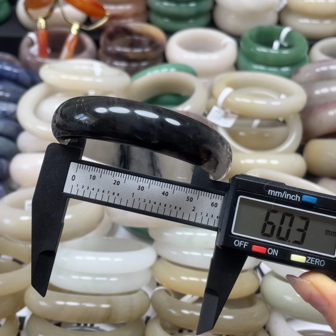 未镶嵌手镯石英质玉