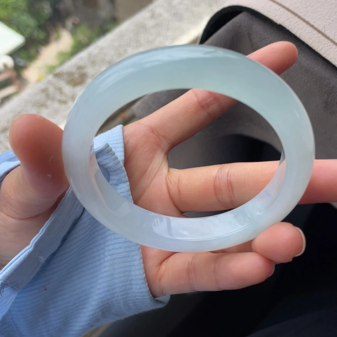 翡翠手镯未镶嵌胶润