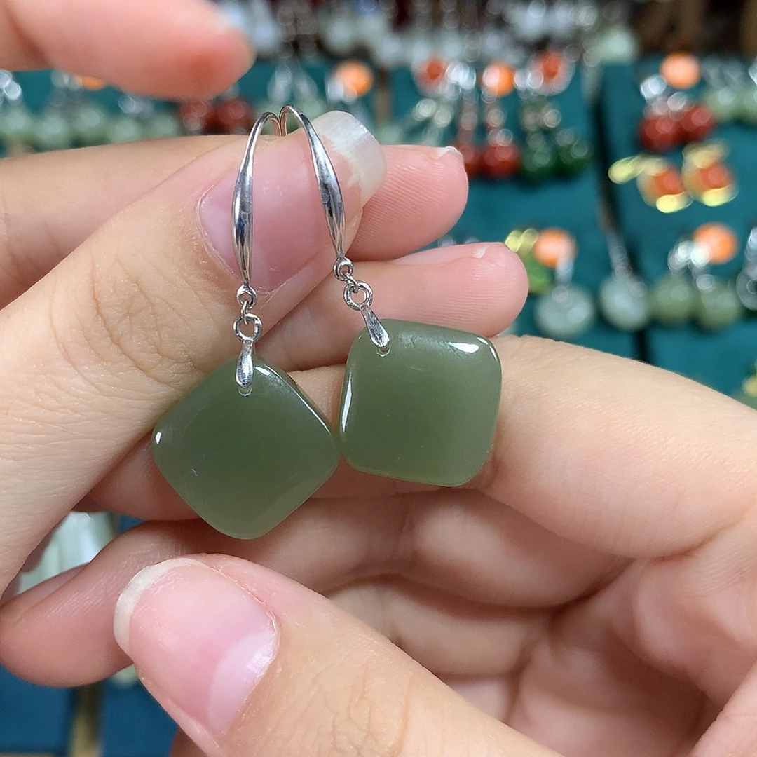 银S925镶嵌和田玉耳饰方糖卡15左右