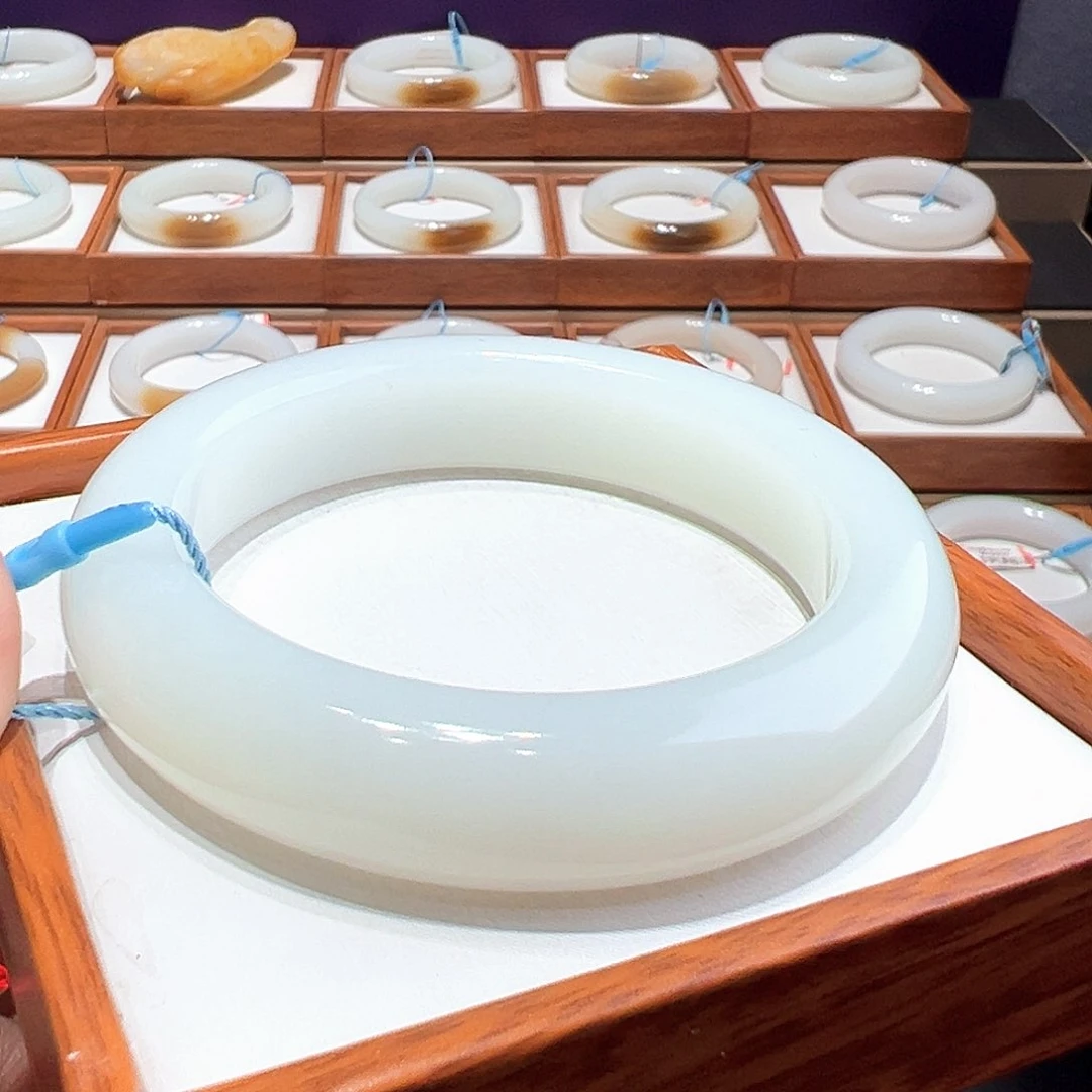 和田玉手镯6061未镶嵌