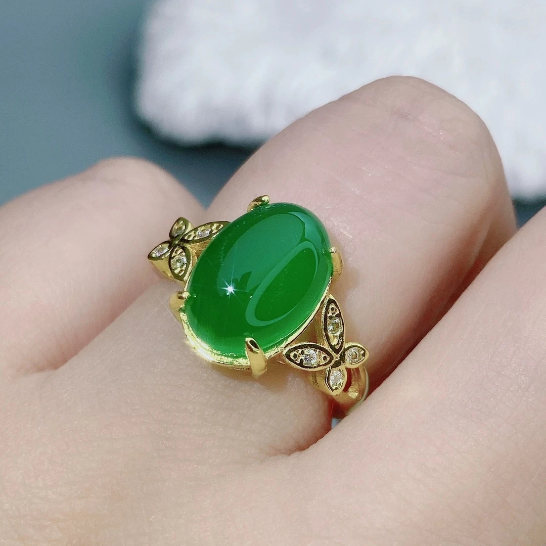 天然玉石戒指精美轻奢设计高级时尚金色戒指彰显气质绿色蛋面戒指