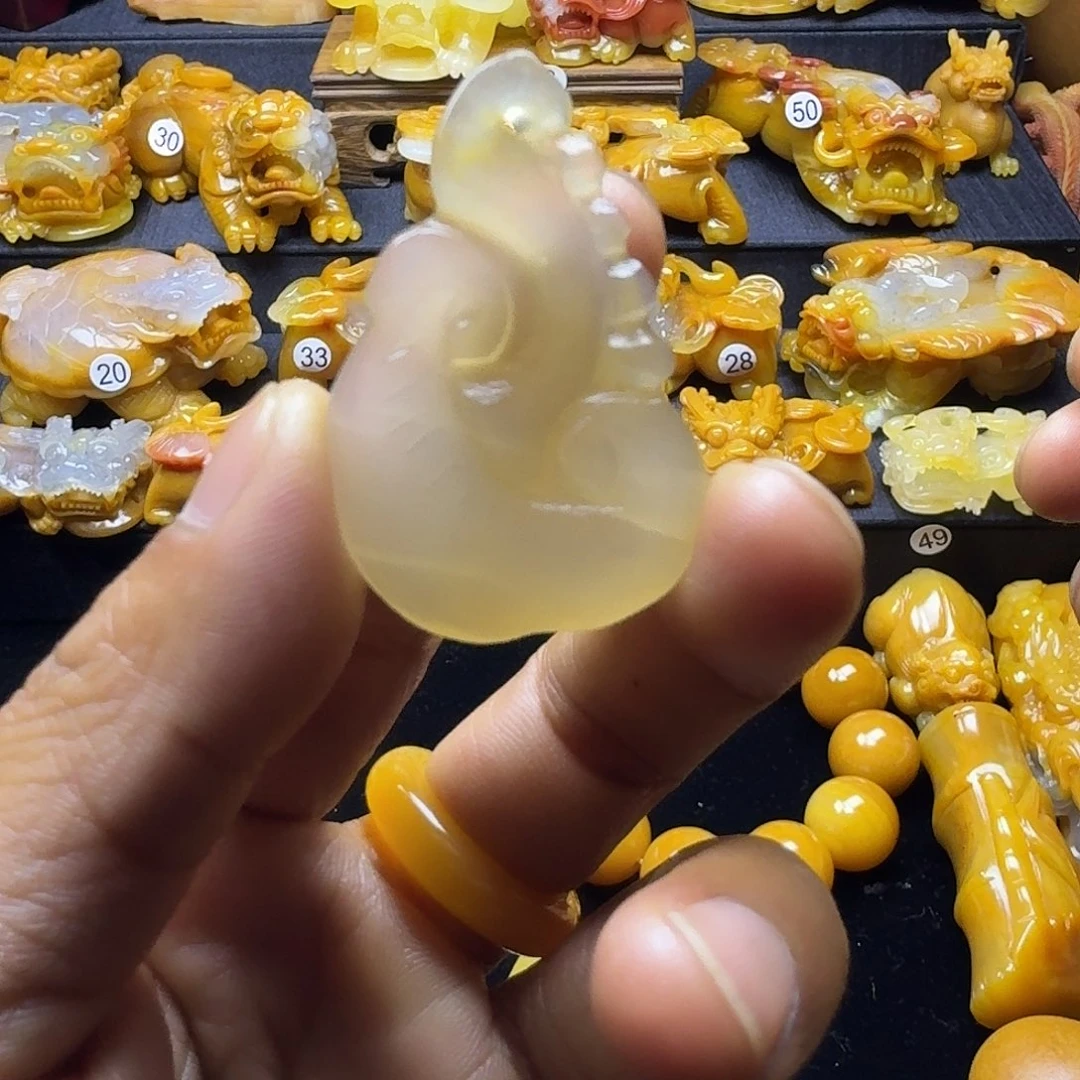 石英质玉（黄龙玉）未镶嵌颈饰