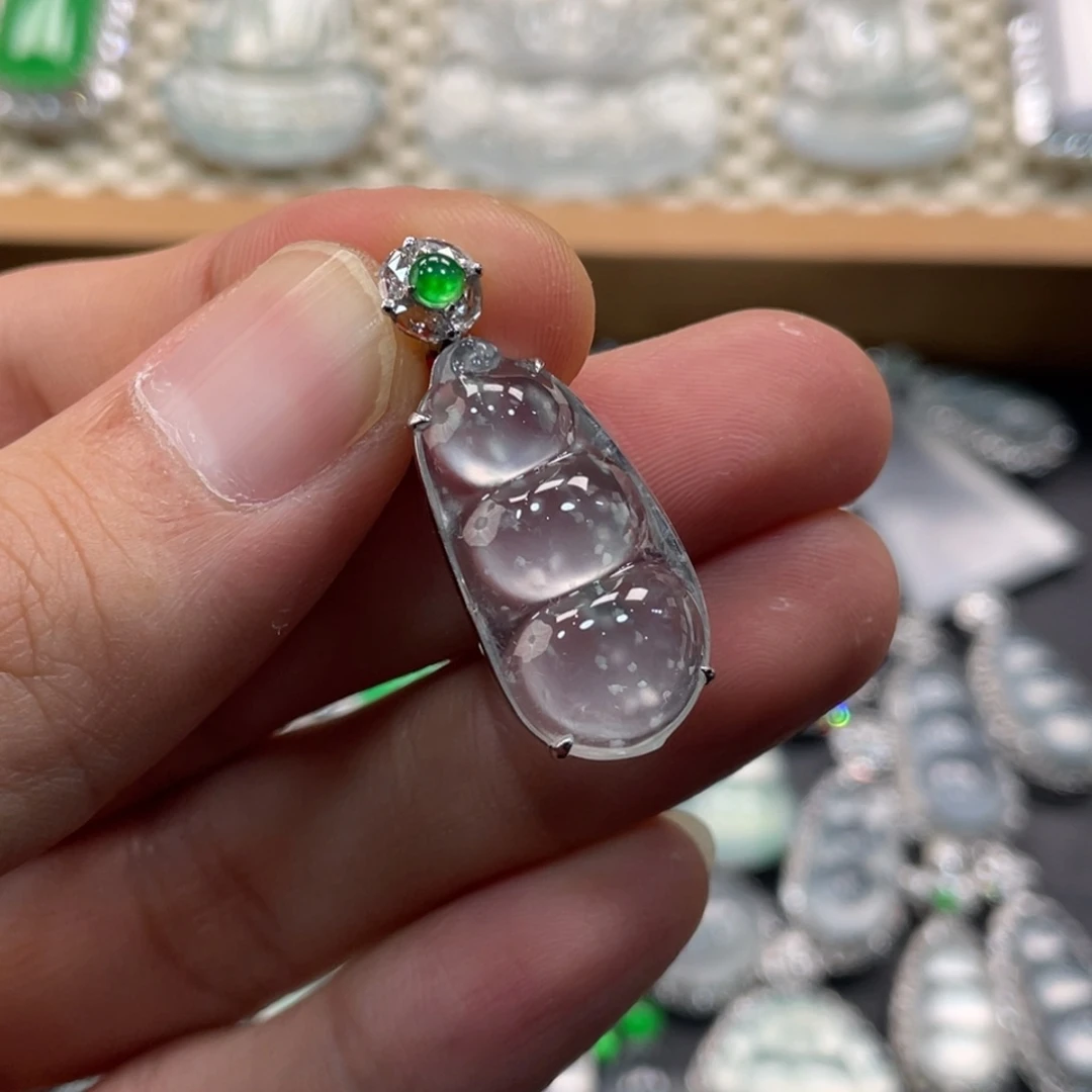 翡翠18K金镶嵌颈饰豆子