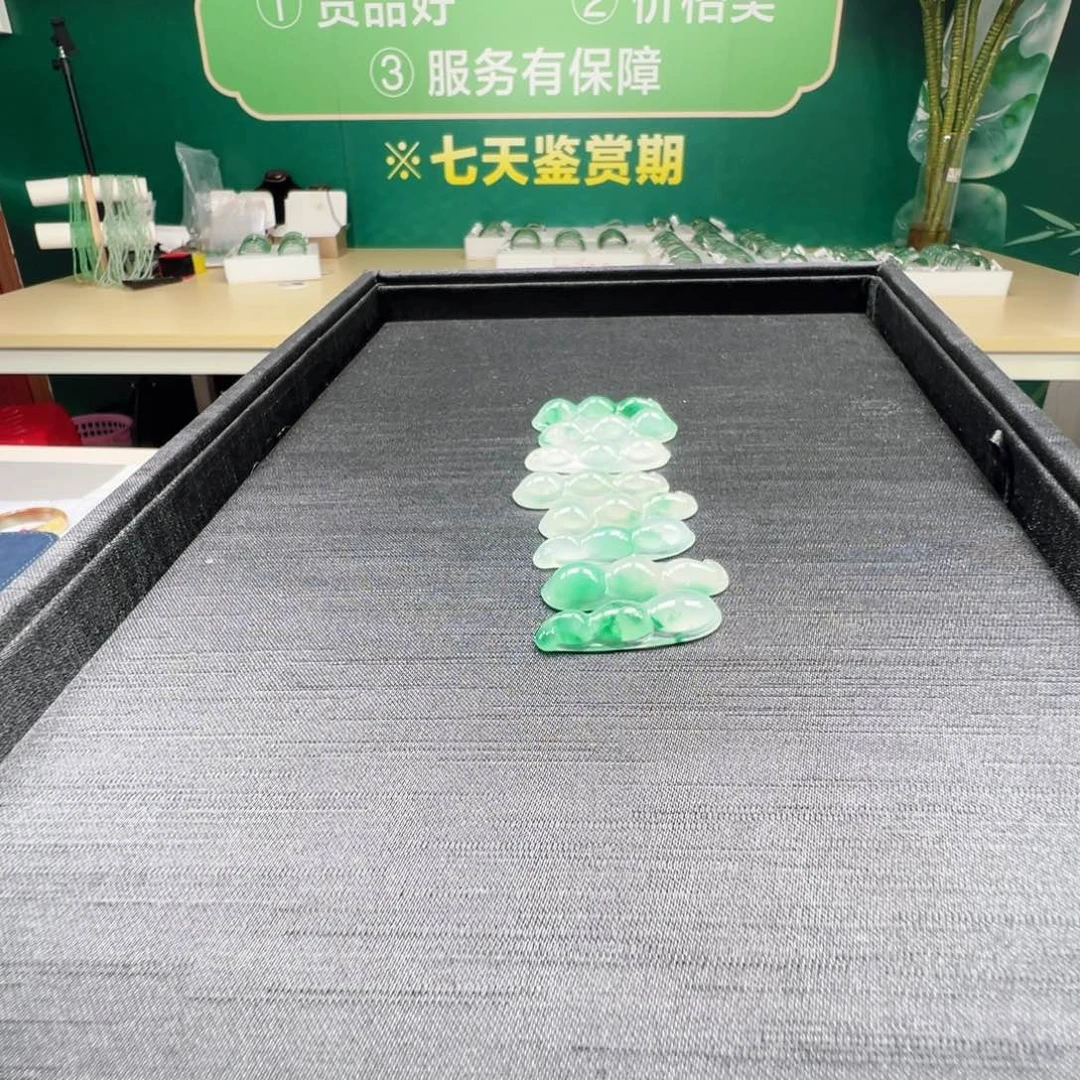 石英质玉未镶嵌颈饰