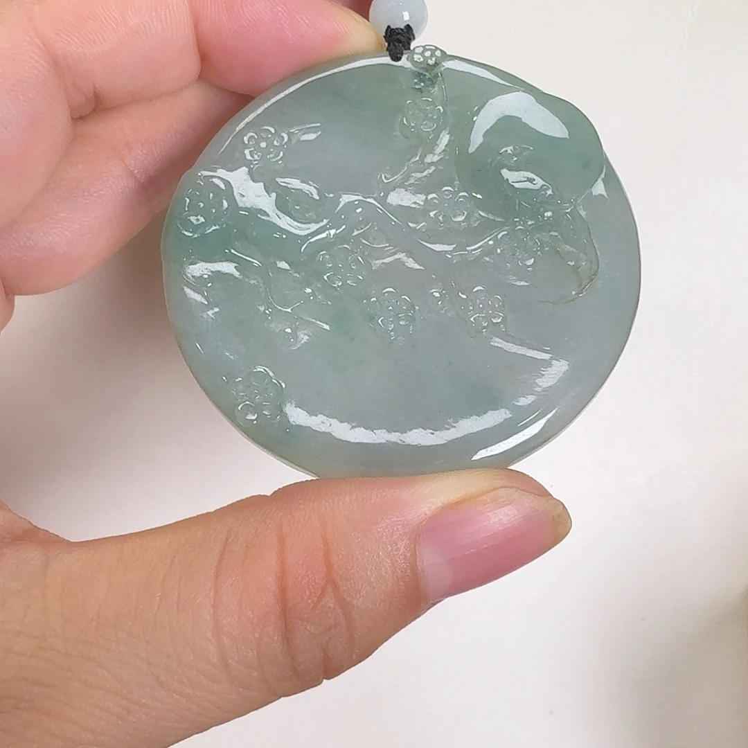 翡翠未镶嵌颈饰喜上眉梢