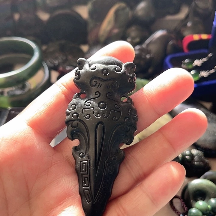 蛇纹石玉未镶嵌颈饰