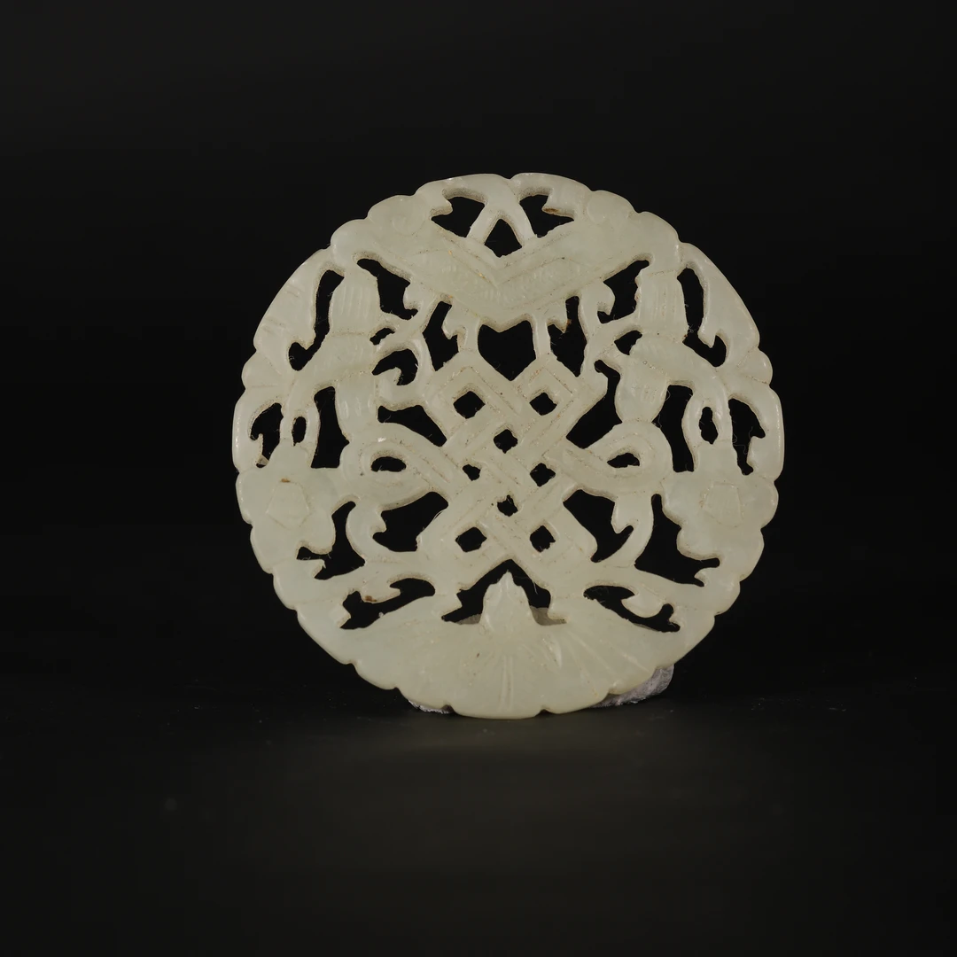 Lot23 清代和田玉福寿如意纹镂空佩