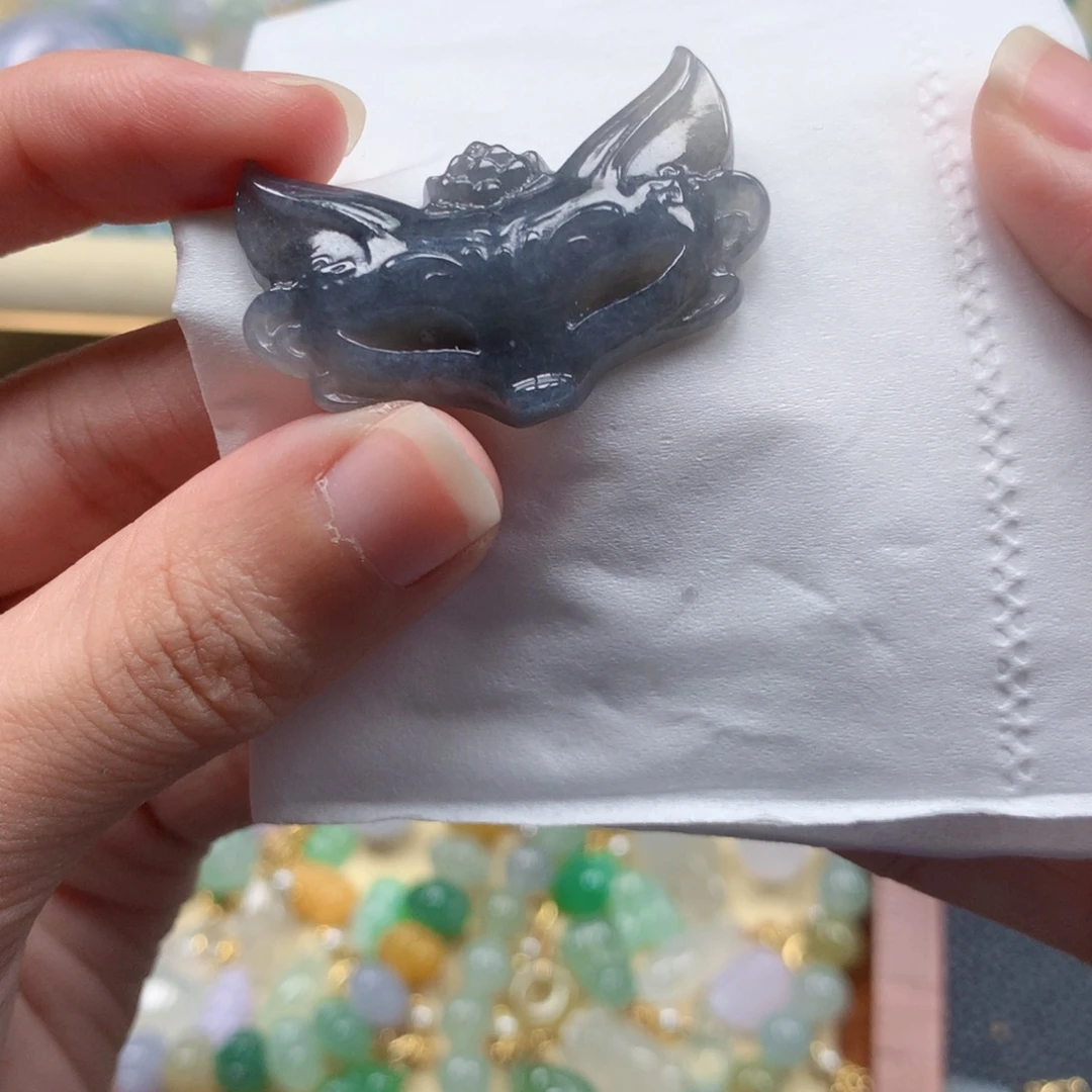 翡翠未镶嵌颈饰闪