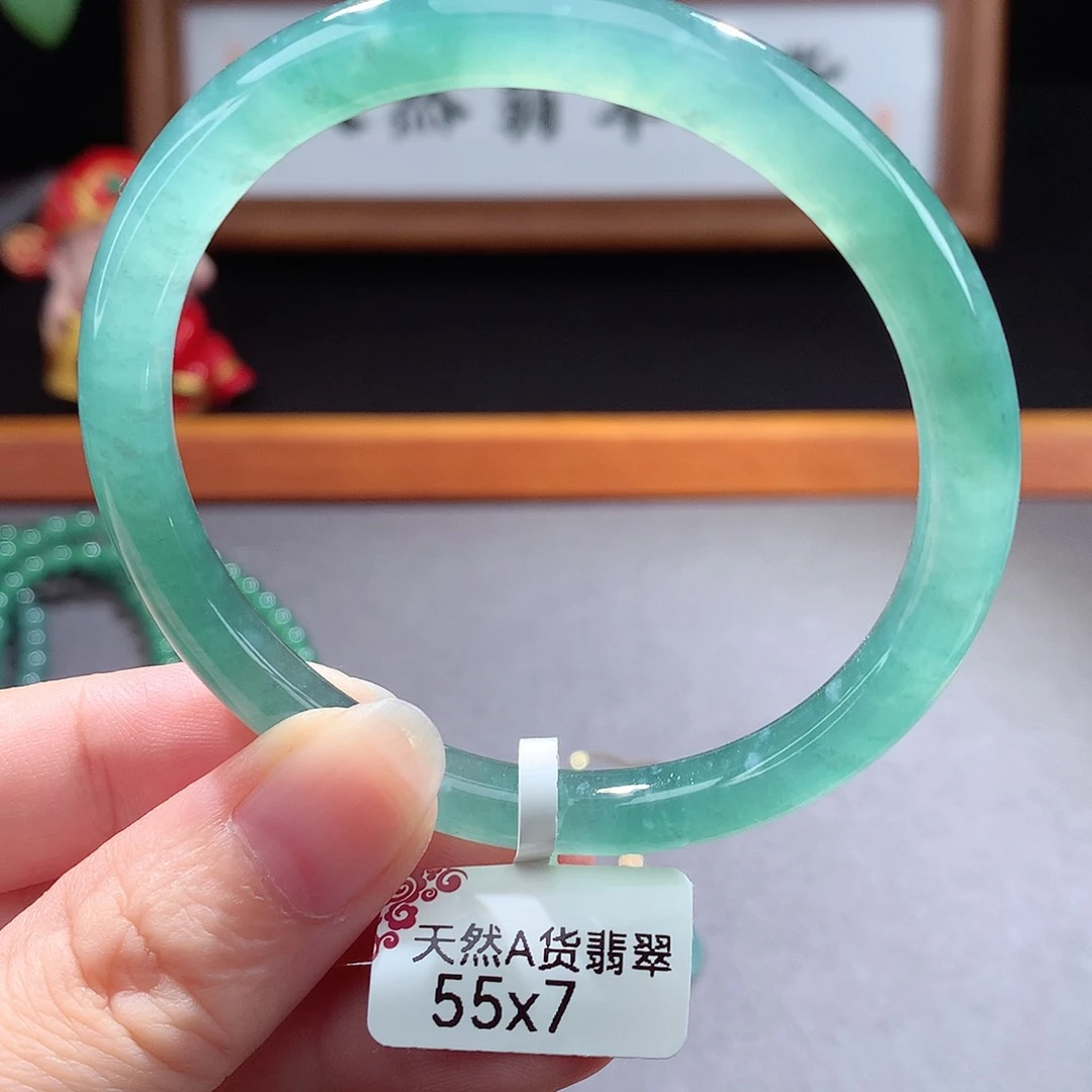 未镶嵌手镯（圆镯）翡翠