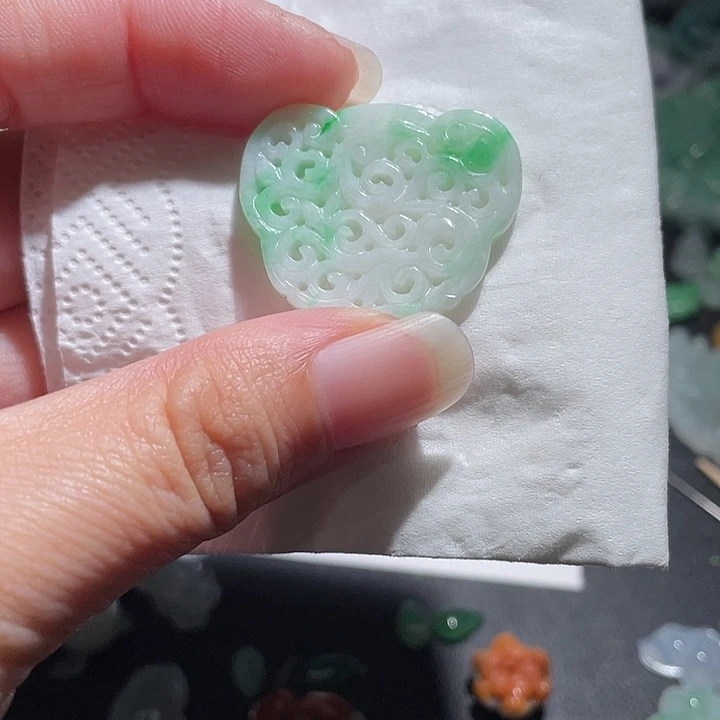 颈饰未镶嵌翡翠天