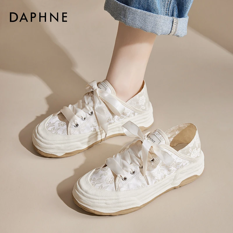 达芙妮小白鞋女2025新款秋冬季缎面帆布鞋新中式超火百搭休闲板鞋