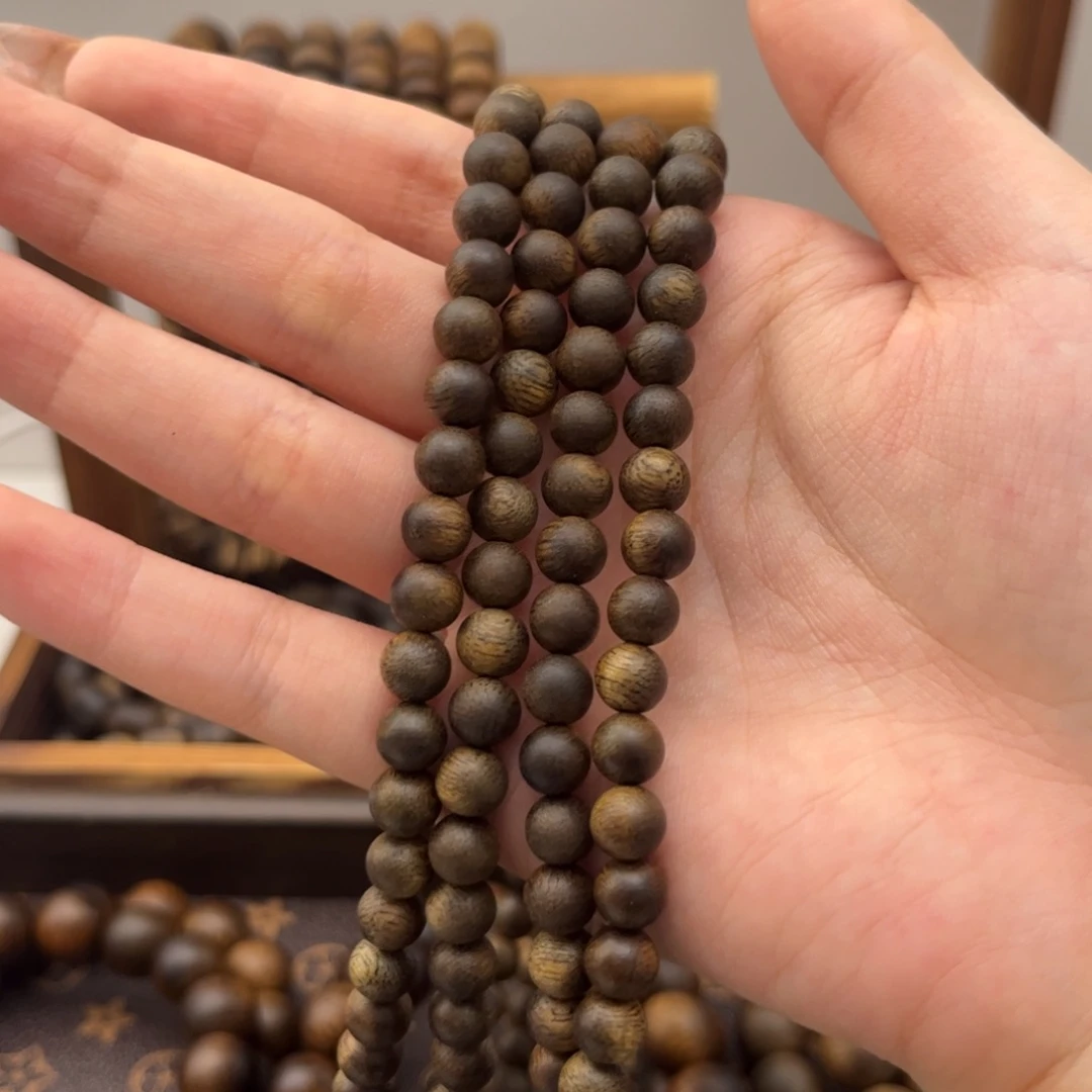 06多圈莺歌绿奇楠沉香手串