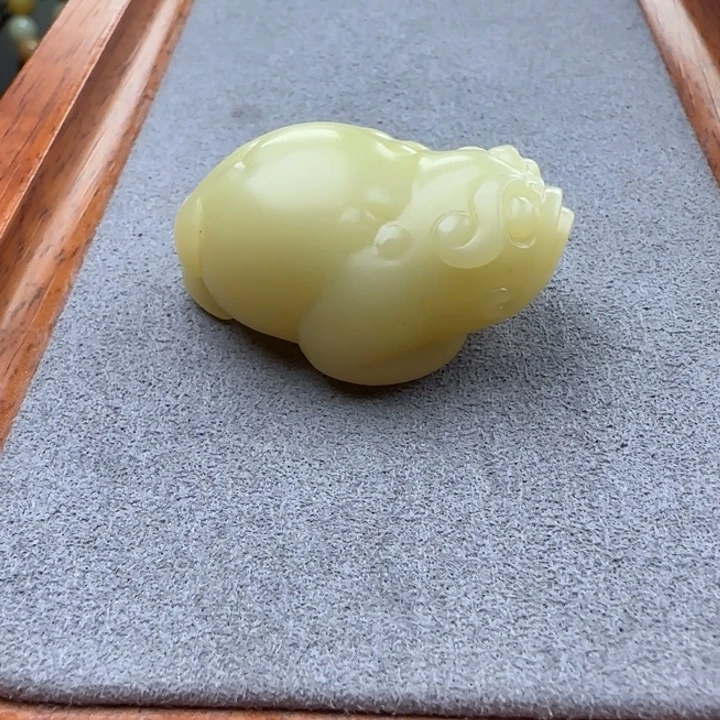 石英质玉未镶嵌颈饰