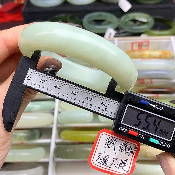 蛇纹石玉手镯未镶嵌692