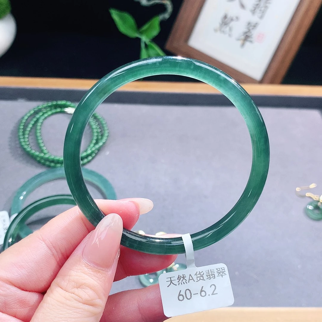 翡翠手镯（圆镯）未镶嵌