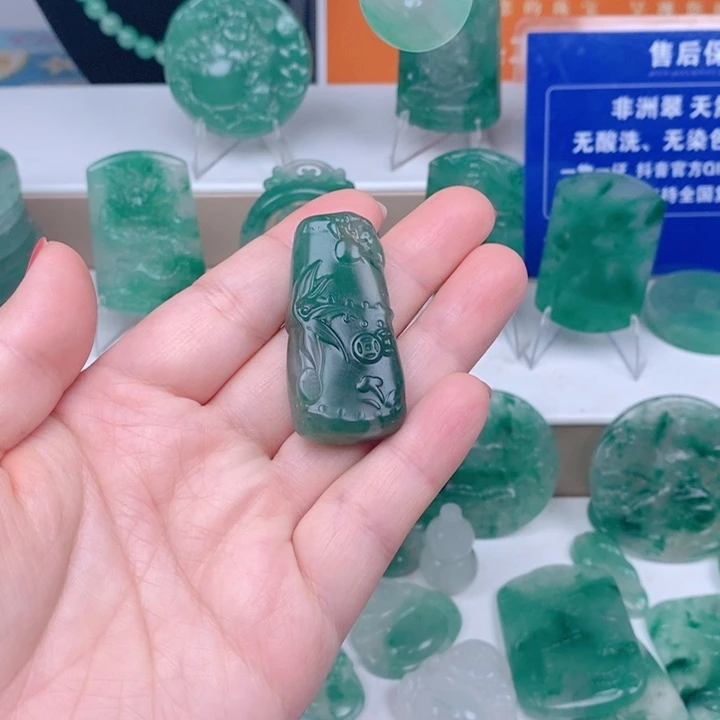 石英质玉未镶嵌颈饰