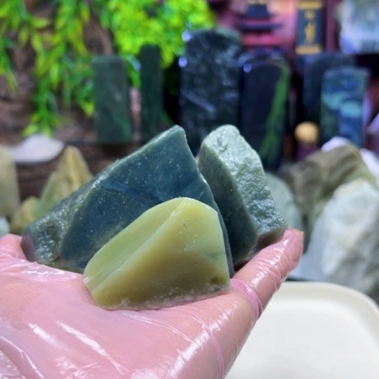 样***红和田玉（碧玉）未镶嵌挂件