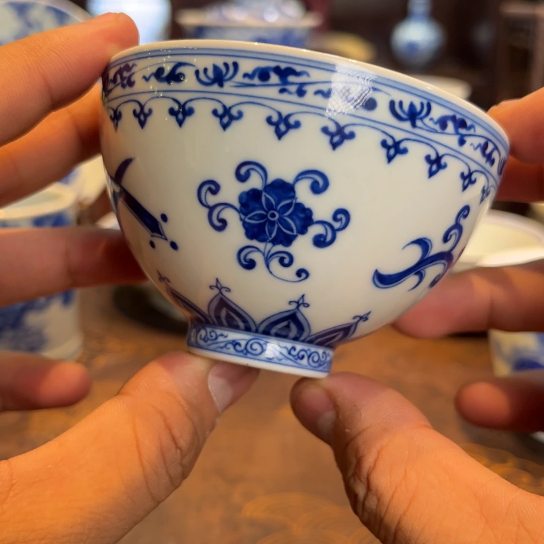 青花杂宝鸡心杯一只
