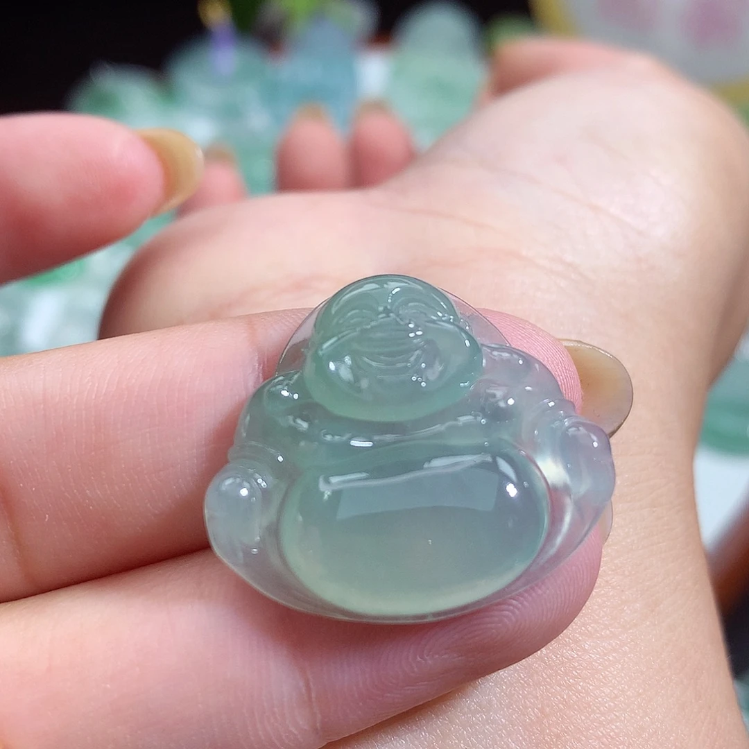 翡翠未镶嵌颈饰佛公