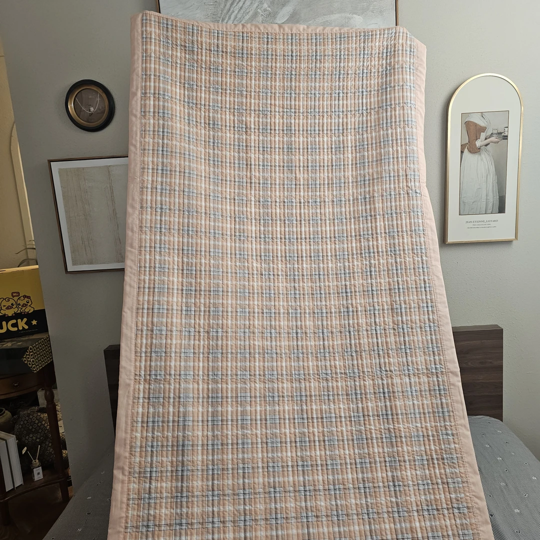 【粉格】单人绗缝床盖（90*230cm）