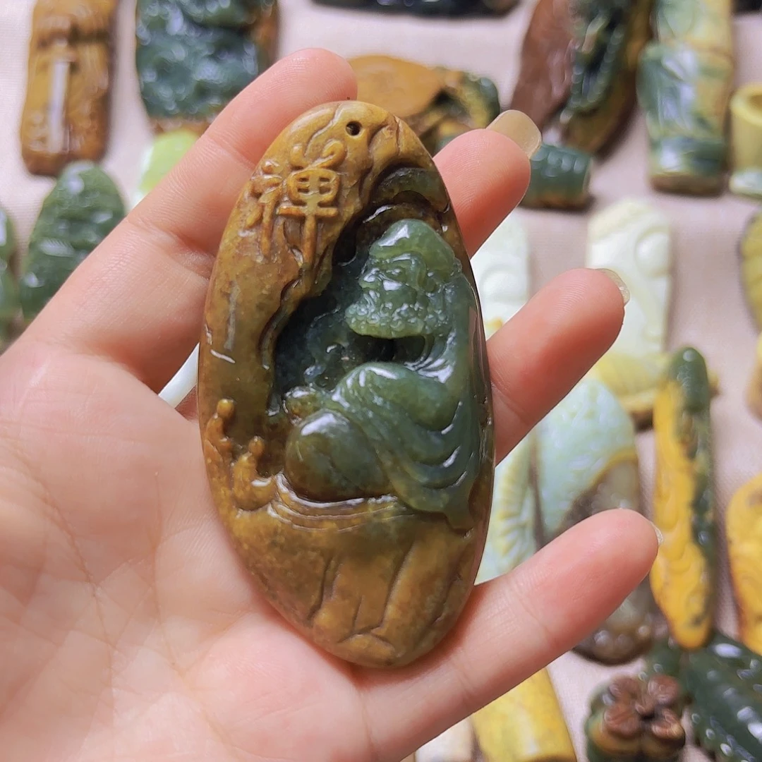 未镶嵌岫岩河磨玉（透闪石质玉）挂件