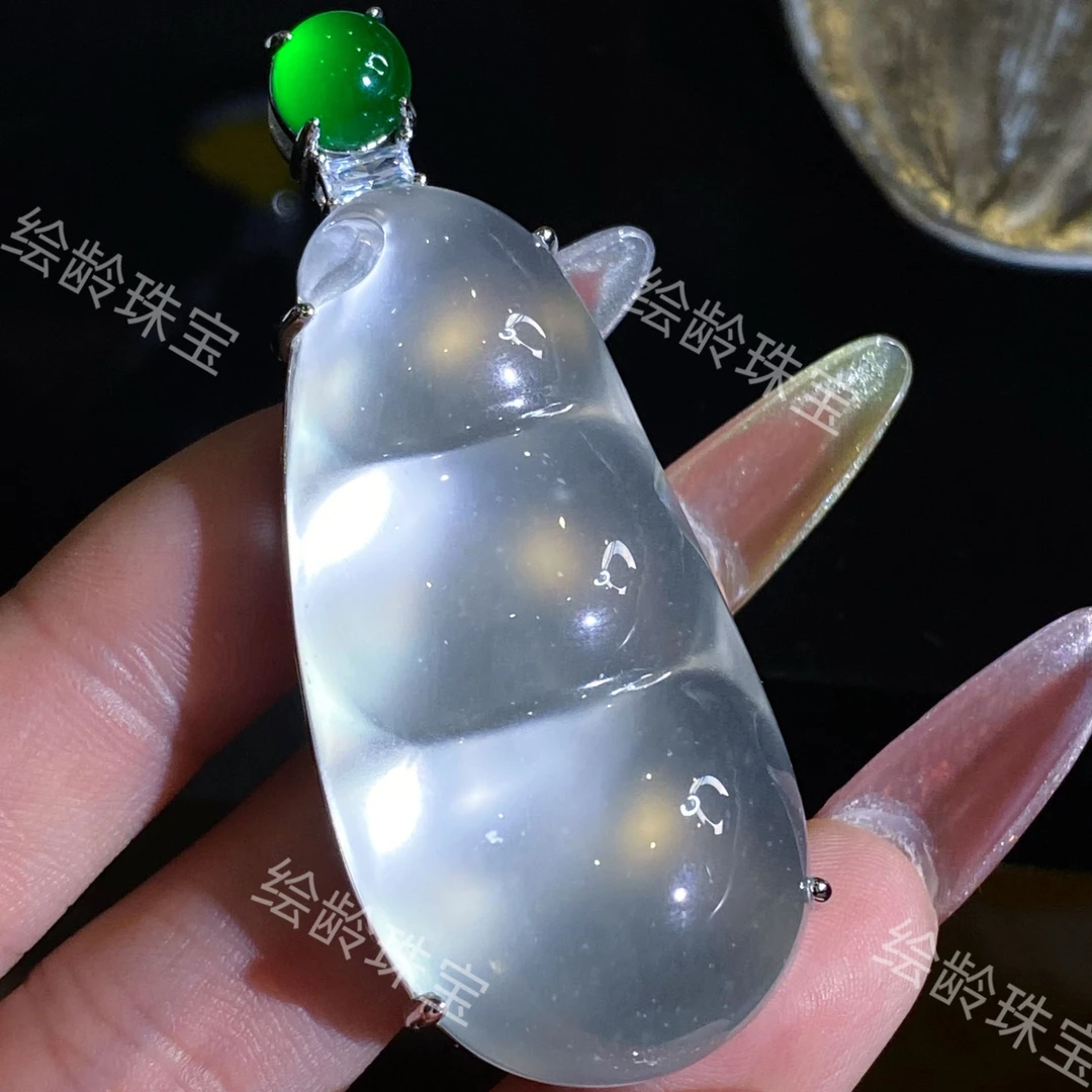 天然缅料天然石英质玉大豆子可拆卸后盖高档玉石吊坠