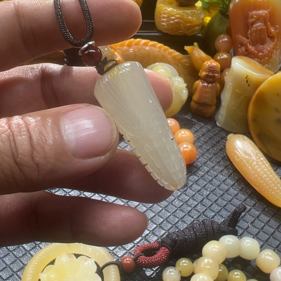 石英质玉未镶嵌颈饰