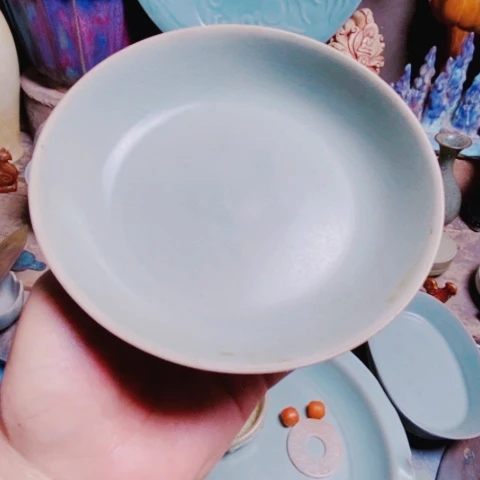 摆件瓷器和陶器上也可使用陶器来