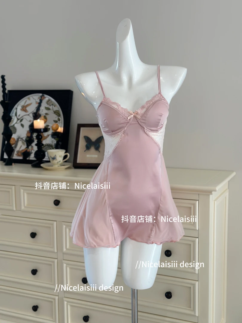 Nicelaisiii高阶美人 甜美带胸垫纯欲吊带睡裙女冰丝缎面性感睡衣