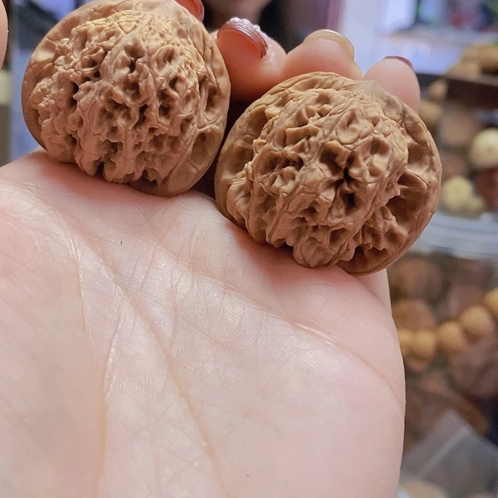 【闪购商品】文玩核桃把件37龙洞玉