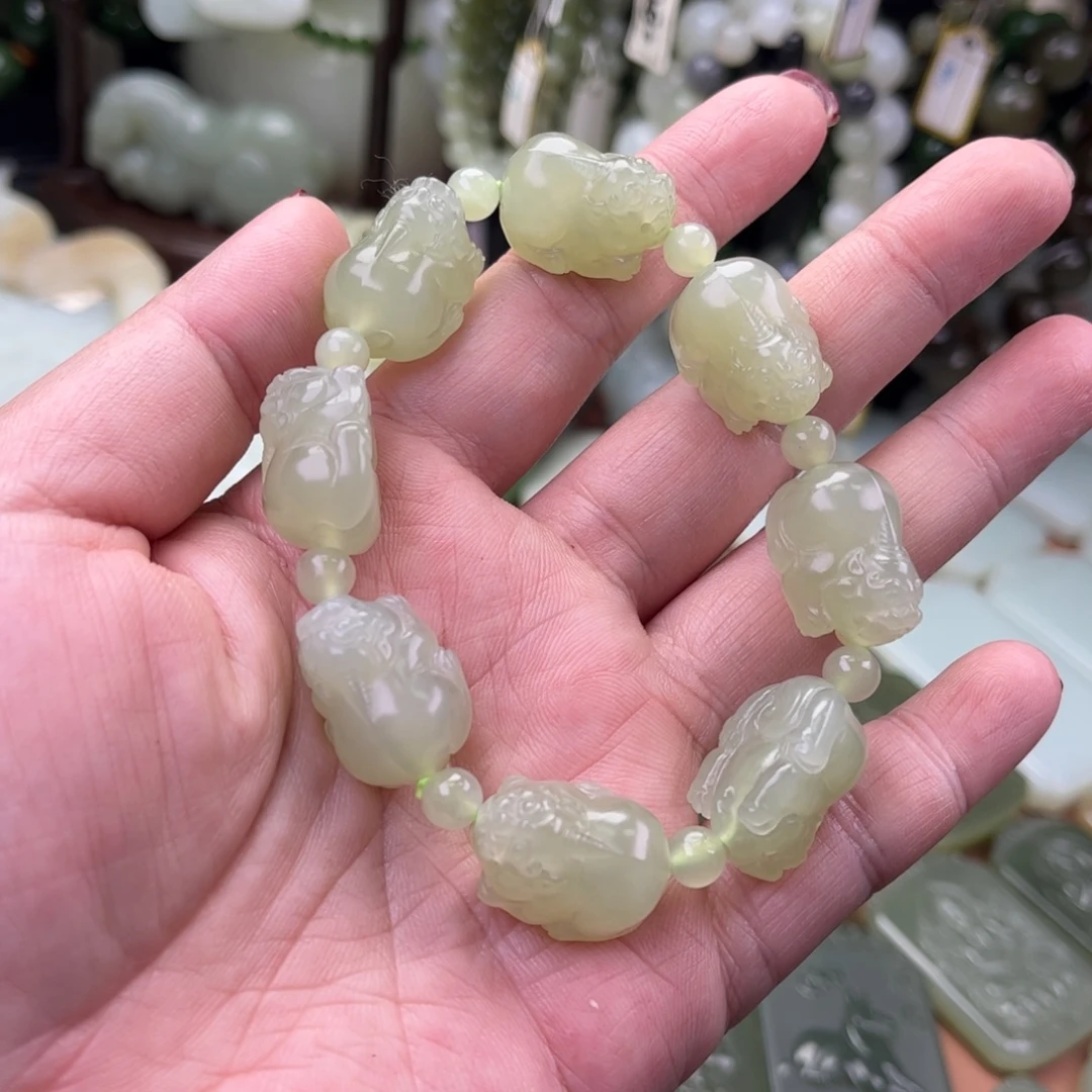 港***熊和田玉未镶嵌手链