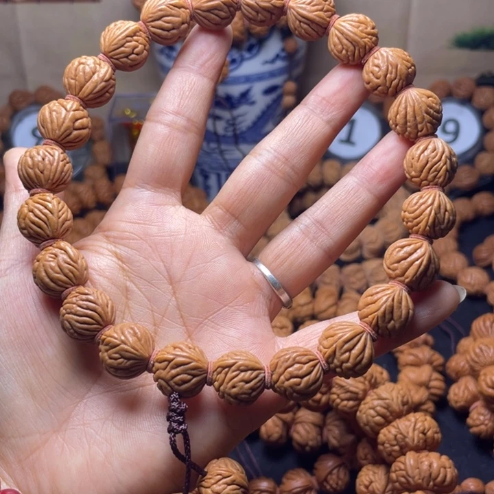 莫***华桃核吊坠柳叶祥云手持