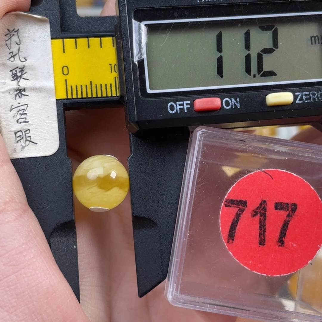 酸***式蜜蜡未镶嵌珠宝奇石