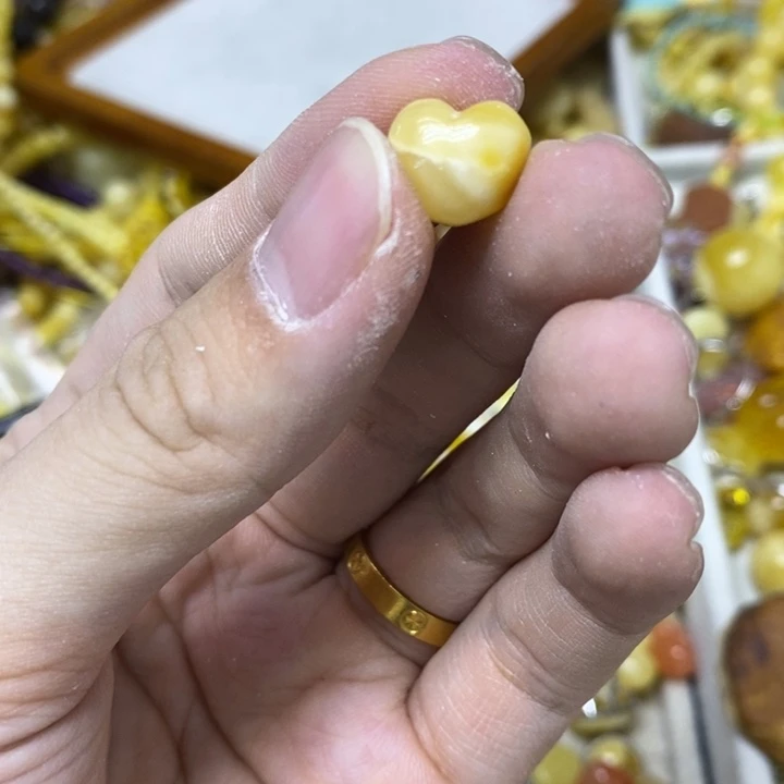 蜜蜡未镶嵌裸石吊坠