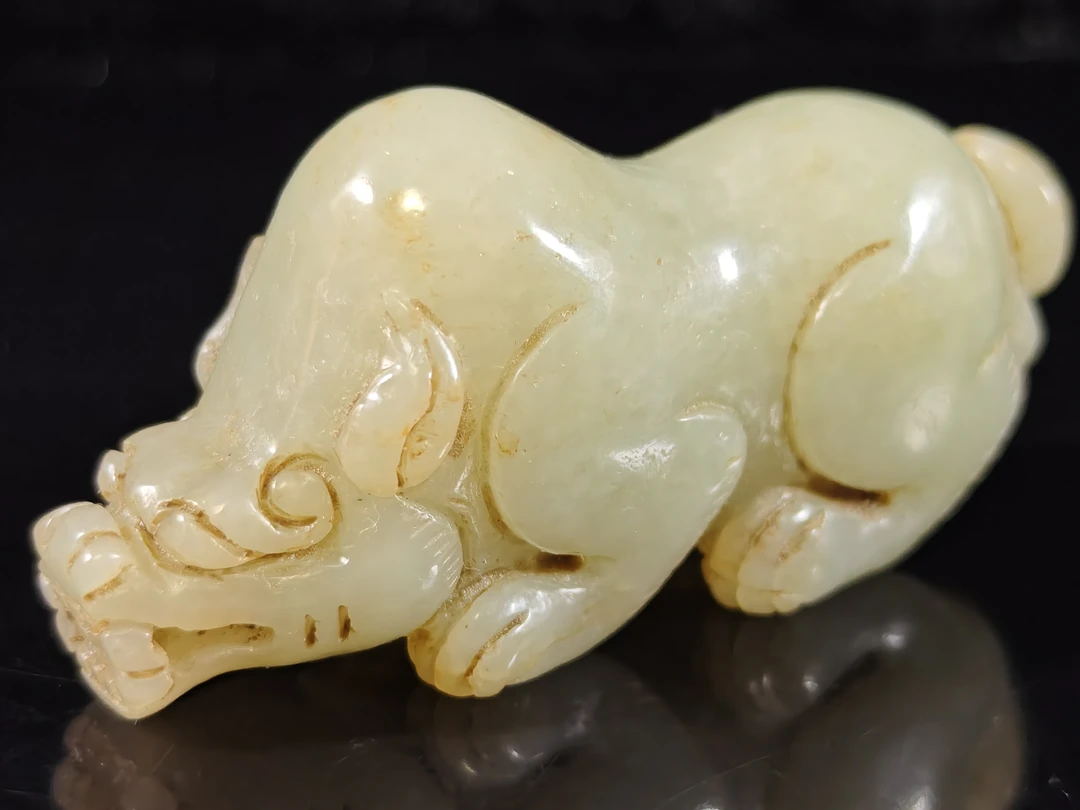 天然和田玉瑞兽呈祥把件摆件