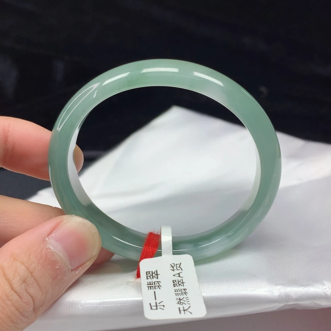 翡翠手镯（贵妃镯）未镶嵌53.2贵妃